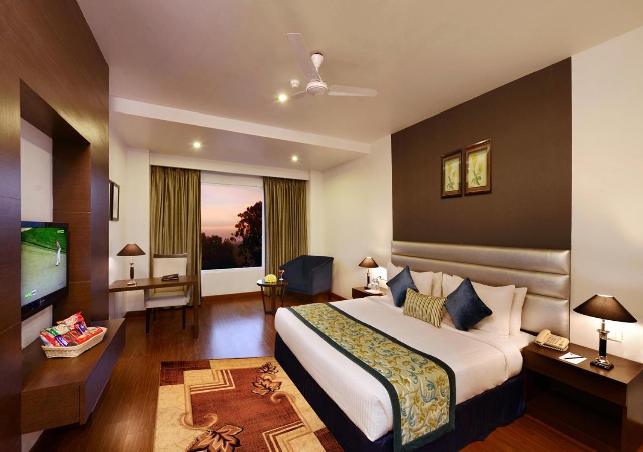 M B Greens Clarks Inn Moradabad Exterior foto